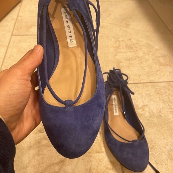 NWT Diane Von Furstenberg blue suede lace up flats - Picture 2 of 8